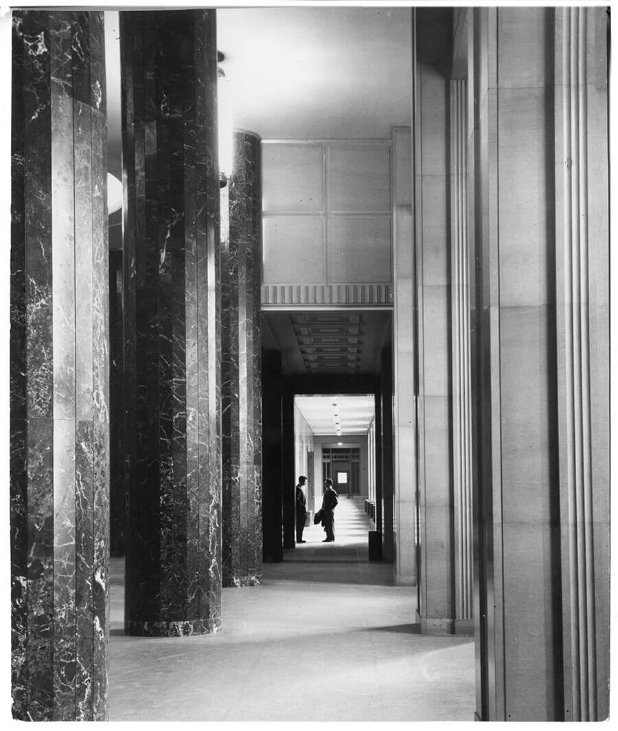 Couloir est du Pavillon Roger-Gaudry, [194-?].
